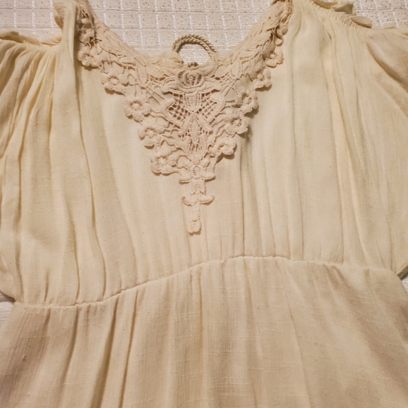 Flying tomato cream dress in size m - Picture 4 of 5